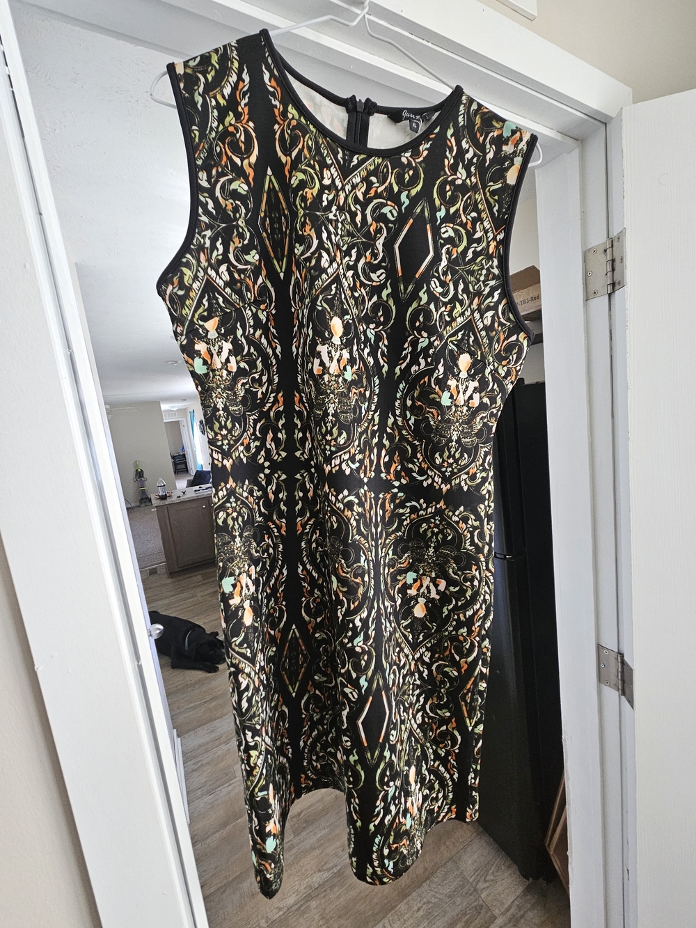 Sleeveless Black Floral-Patterned Shift Dress